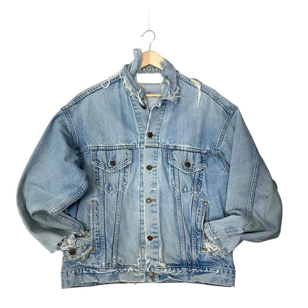 vtg LEVIS Classic Heavily Distressed Denim Jean Jacket Light Wash Cotton Blue